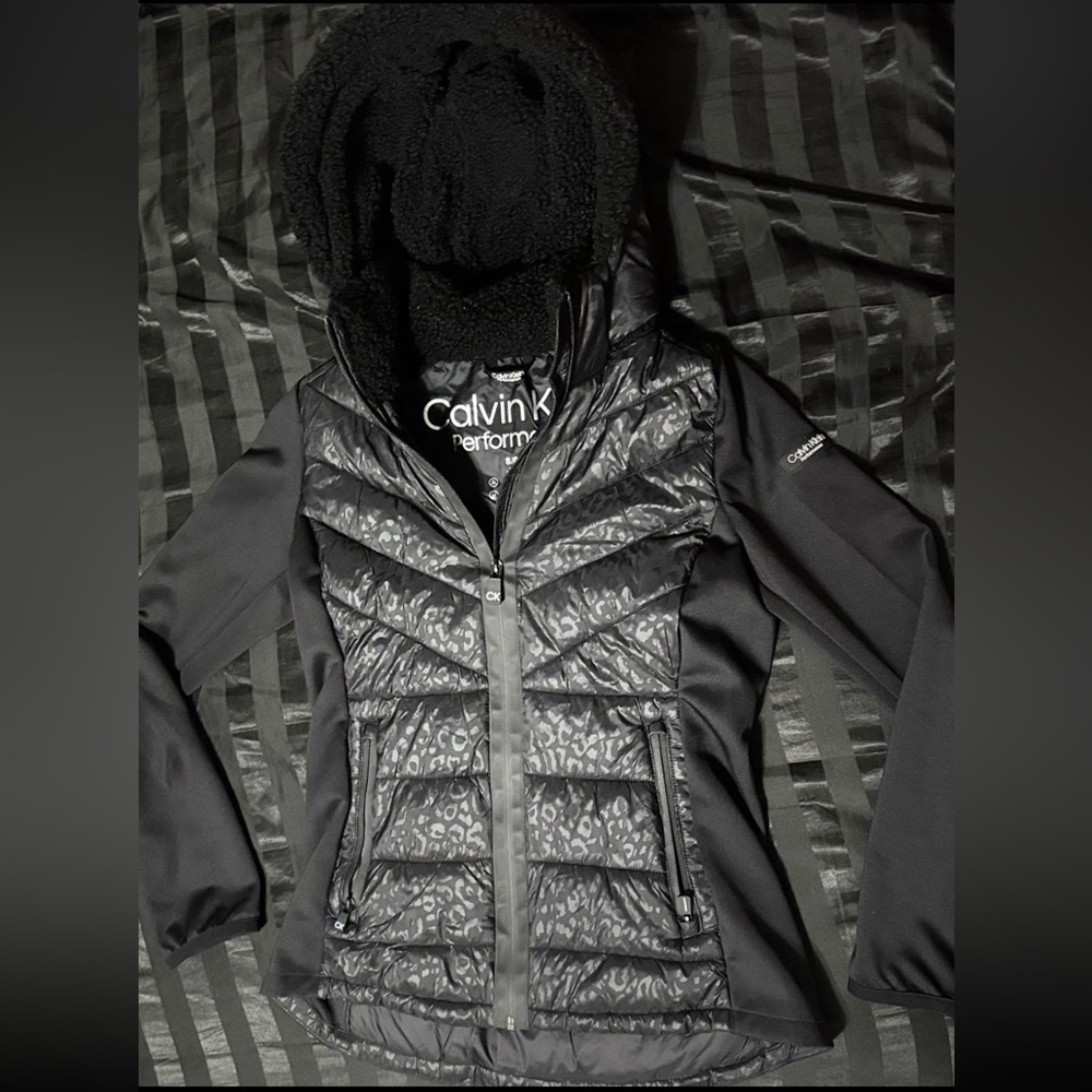 Calvin Klein Performance mixed-media hooded puffer jacket w/ animal print Small